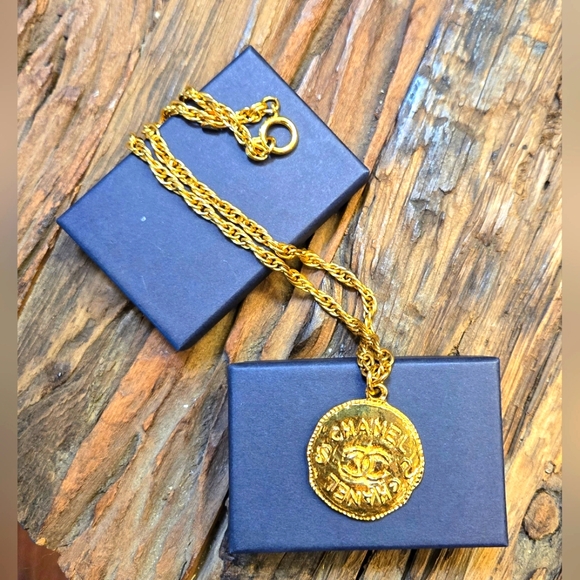 #41  Chanel Necklace Coco Mark Circle GP Plated Gold Ladies - Picture 1 of 16